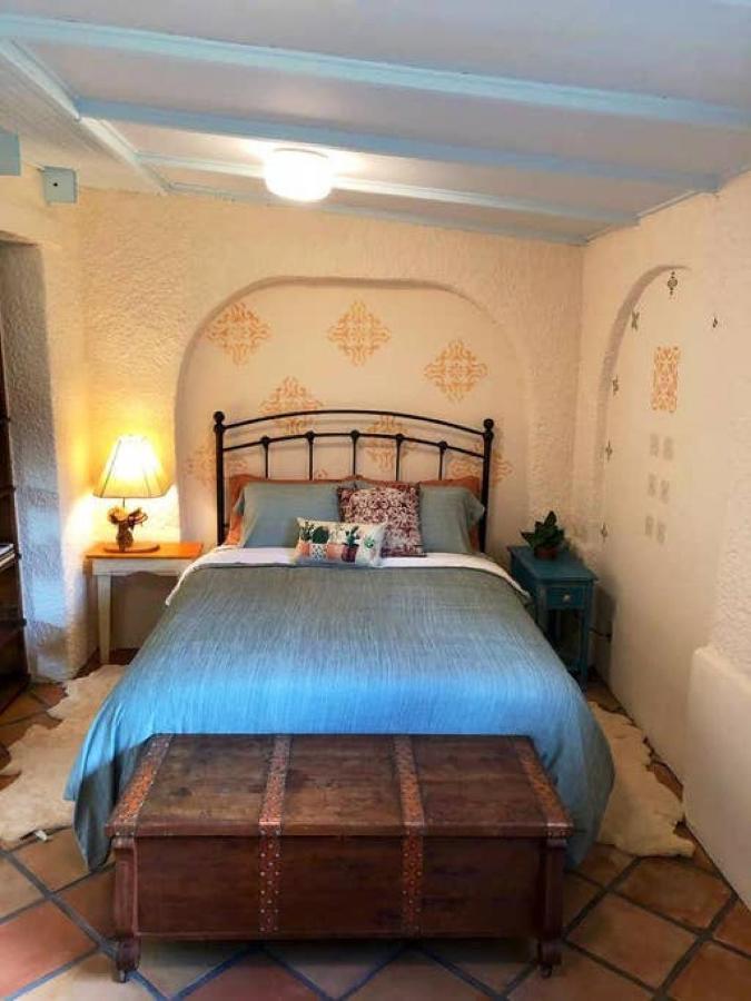 El Viejo Adobe - Across From Sul Ross Campus Bed and Breakfast Alpine Exteriör bild