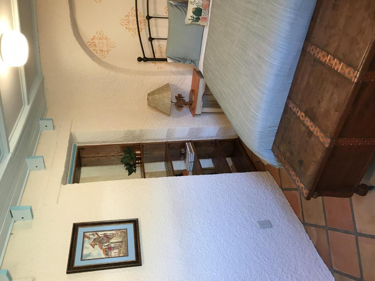 El Viejo Adobe - Across From Sul Ross Campus Bed and Breakfast Alpine Exteriör bild