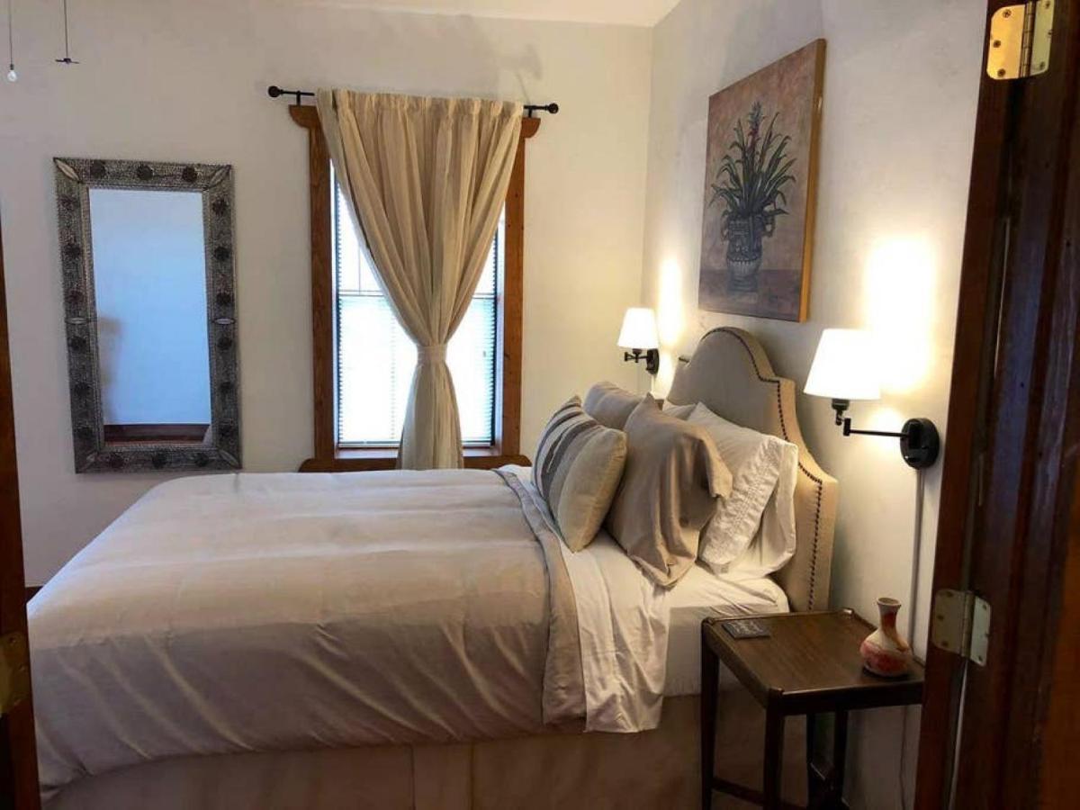 El Viejo Adobe - Across From Sul Ross Campus Bed and Breakfast Alpine Exteriör bild