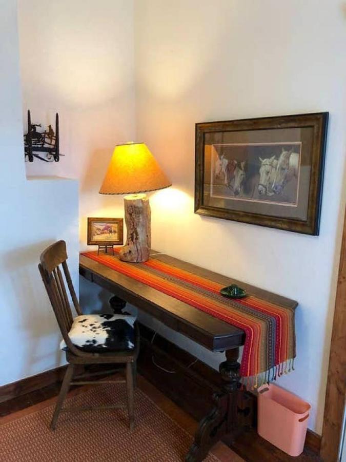 El Viejo Adobe - Across From Sul Ross Campus Bed and Breakfast Alpine Exteriör bild